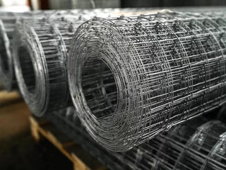Сетка оцинкованная сварная сталь 55 10х10х15 мм ТУ 1275-012-00187205-2002 3 - в «Монолит-Металлопрокат».