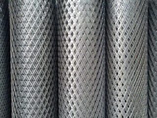 Сетка оцинкованная просечно-вытяжная ПВС-А 70х70х0,32 мм ТУ 1275-012-00187205-2002 3 - в «Монолит-Металлопрокат».